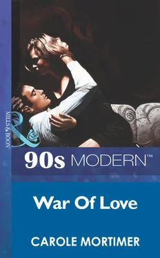 Carole Mortimer War Of Love обложка книги