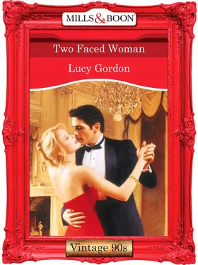 Lucy Gordon Two Faced Woman обложка книги