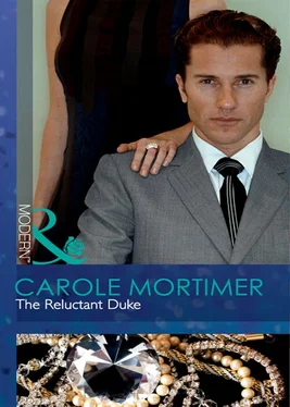 Carole Mortimer The Reluctant Duke обложка книги