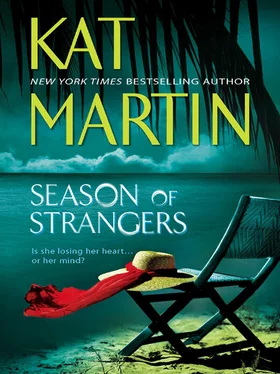 Kat Martin Season Of Strangers обложка книги