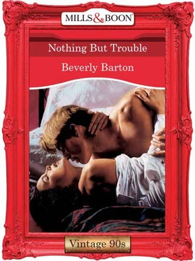 BEVERLY BARTON Nothing But Trouble обложка книги