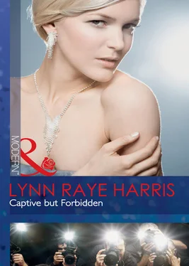 Lynn Harris Captive but Forbidden обложка книги