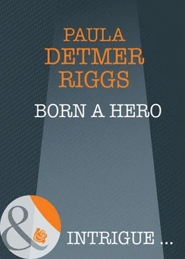 Paula Riggs Born A Hero обложка книги