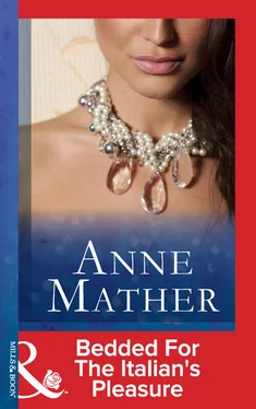 Anne Mather Bedded For The Italian's Pleasure обложка книги