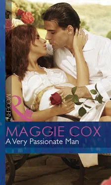 Maggie Cox A Very Passionate Man обложка книги