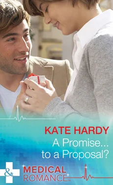 Kate Hardy A Promise...to a Proposal? обложка книги