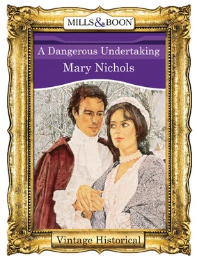 Mary Nichols A Dangerous Undertaking обложка книги