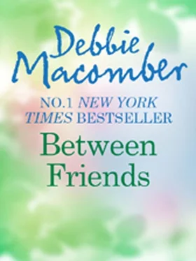 Debbie Macomber Between Friends обложка книги