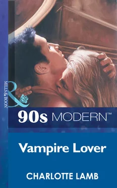 CHARLOTTE LAMB Vampire Lover обложка книги