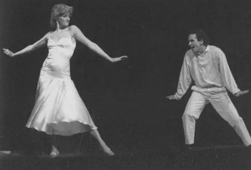 Танец принцессы Дианы и Уэйна Слипа в Королевской опере 14 ноября 1985 г - фото 19