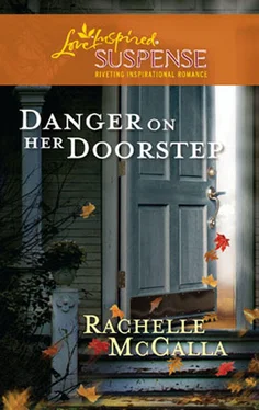 Rachelle McCalla Danger on Her Doorstep обложка книги