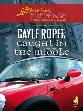 Gayle Roper Caught In The Middle обложка книги