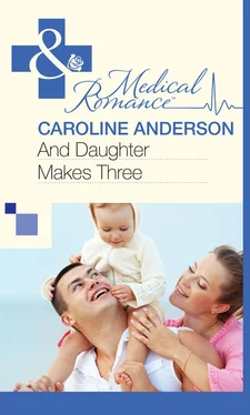 Caroline Anderson And Daughter Makes Three обложка книги