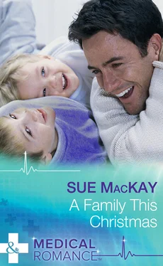 Sue MacKay A Family This Christmas
