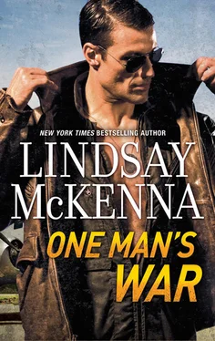 Lindsay McKenna One Man's War обложка книги