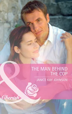 Janice Johnson The Man Behind the Cop обложка книги