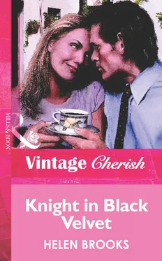 HELEN BROOKS Knight in Black Velvet обложка книги