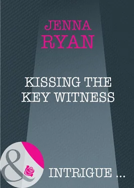 Jenna Ryan Kissing the Key Witness обложка книги
