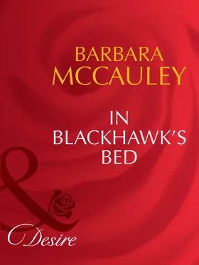 Barbara McCauley In Blackhawk's Bed обложка книги