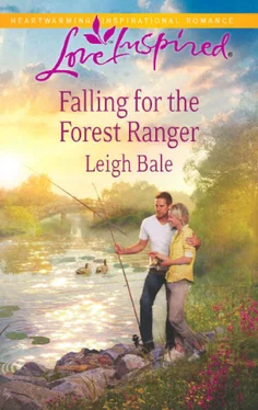 Leigh Bale Falling for the Forest Ranger обложка книги