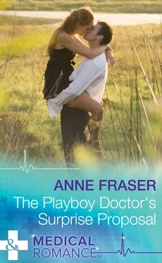 Anne Fraser The Playboy Doctor's Surprise Proposal обложка книги