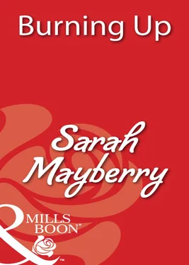 Sarah Mayberry Burning Up обложка книги
