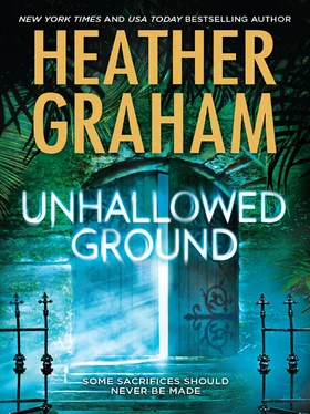 Heather Graham Unhallowed Ground обложка книги