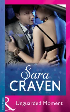 Sara Craven Unguarded Moment обложка книги