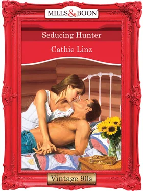 Cathie Linz Seducing Hunter обложка книги