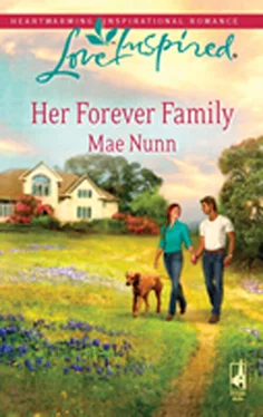 Mae Nunn Her Forever Family обложка книги