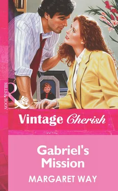 Margaret Way Gabriel's Mission обложка книги