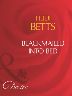 Heidi Betts Blackmailed Into Bed обложка книги