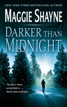 Maggie Shayne Darker Than Midnight обложка книги