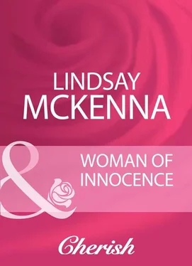 Lindsay McKenna Woman Of Innocence обложка книги