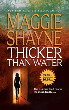 Maggie Shayne Thicker Than Water обложка книги