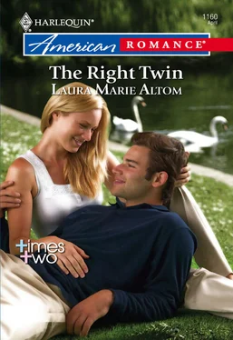 Laura Altom The Right Twin обложка книги