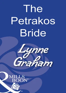 LYNNE GRAHAM The Petrakos Bride обложка книги