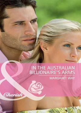 Margaret Way In the Australian Billionaire's Arms обложка книги