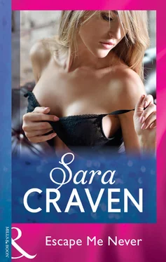 Sara Craven Escape Me Never обложка книги