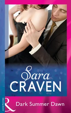 Sara Craven Dark Summer Dawn обложка книги