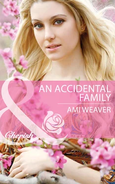 Ami Weaver An Accidental Family обложка книги
