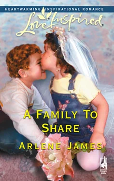 Arlene James A Family To Share обложка книги