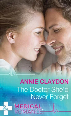 Annie Claydon The Doctor She'd Never Forget обложка книги