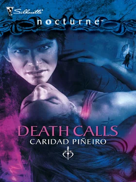 Caridad Pineiro Death Calls обложка книги