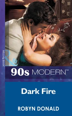 Robyn Donald Dark Fire обложка книги
