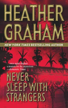 Heather Graham Pozzessere Never Sleep With Strangers обложка книги