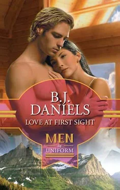 B.J. Daniels Love at First Sight обложка книги