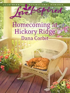 Dana Corbit Homecoming at Hickory Ridge обложка книги