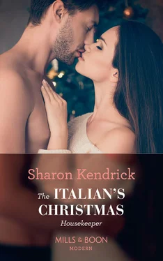 Шэрон Кендрик The Italian's Christmas Housekeeper обложка книги