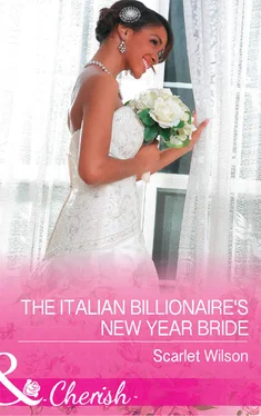 Scarlet Wilson The Italian Billionaire's New Year Bride обложка книги